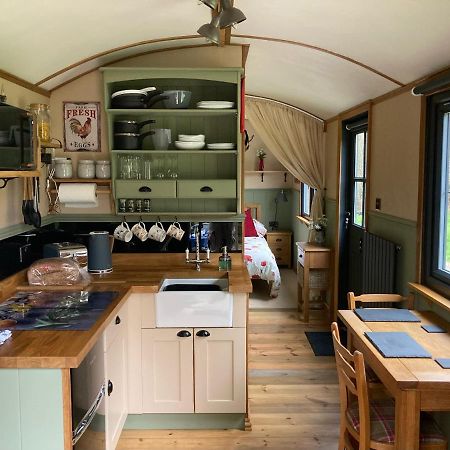 Brook The Shepherd Hut 솔태시 외부 사진