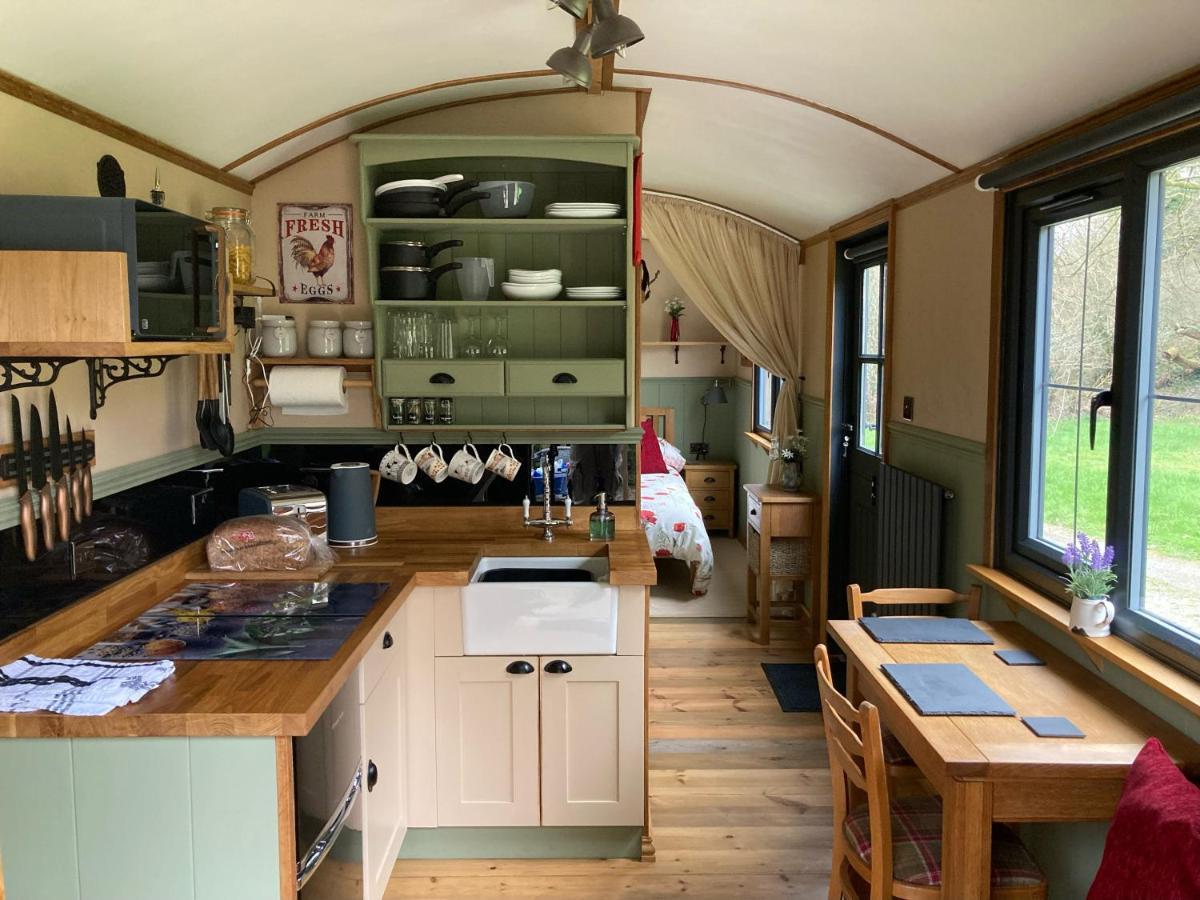 Brook The Shepherd Hut 솔태시 외부 사진